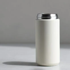 Kinto Travel Tumbler 350ml White -Eureka Kaffee Geschaft 103194 103194 kinto travel tumbler 350ml white 2 mood