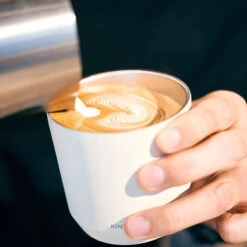 Kinto To-Go Tumbler 240 Ml Mit Stöpsel Weiss -Eureka Kaffee Geschaft 105560 105560 kinto togotumbler 240ml with plug white 4