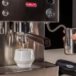 Elizabeth 6 Elizabeth -Eureka Kaffee Geschaft 105746 105746 lelit elisabeth siebtraegermaschine kaffeetasse milch