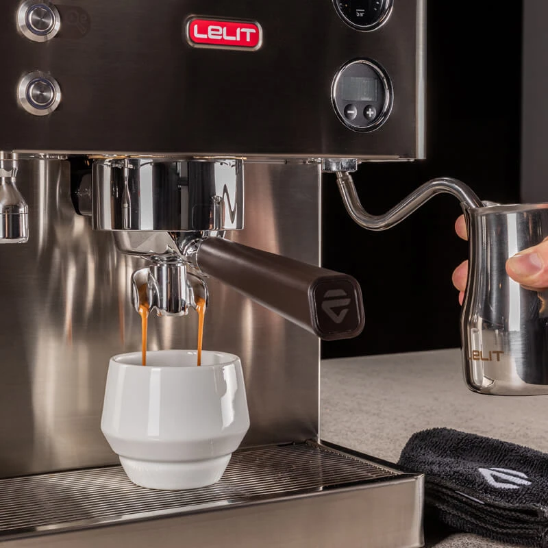 Elizabeth Elizabeth -Eureka Kaffee Geschaft 105746 105746 lelit elisabeth siebtraegermaschine kaffeetasse milch